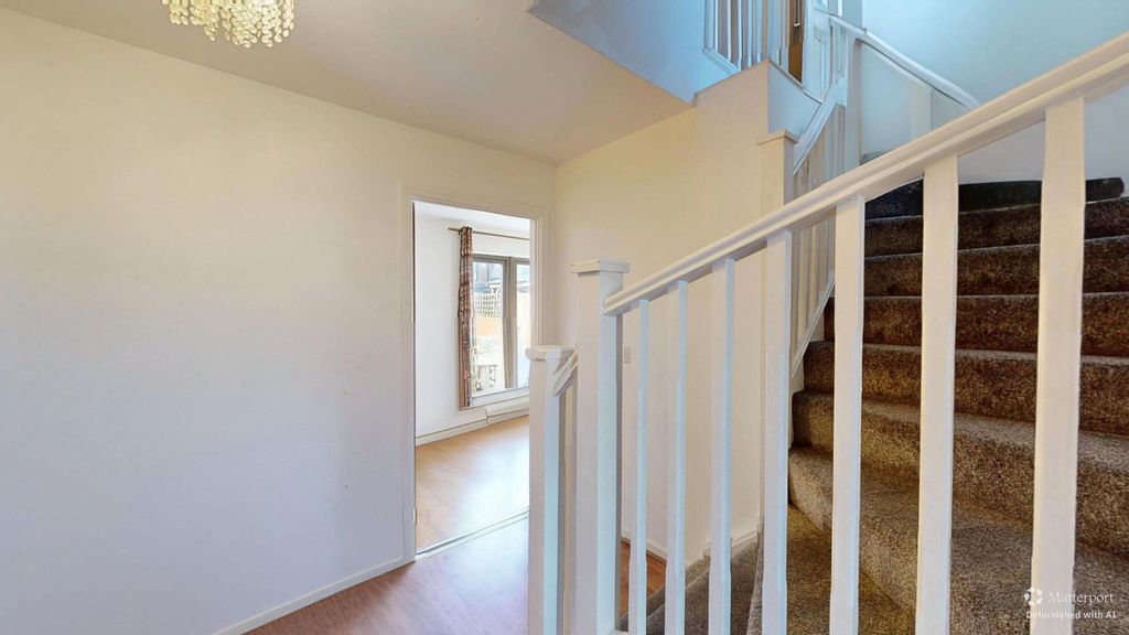 Property photo 2 of 11 Image