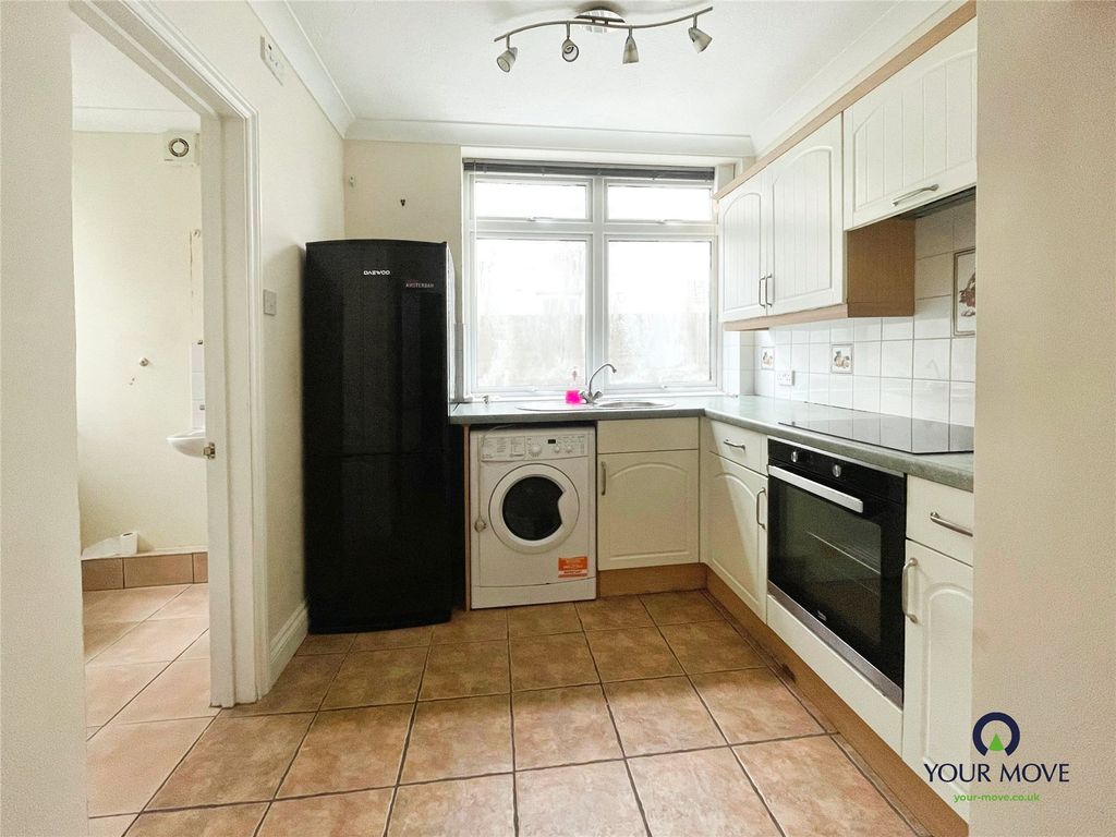 Property photo 2 of 6 Picture No. 11
