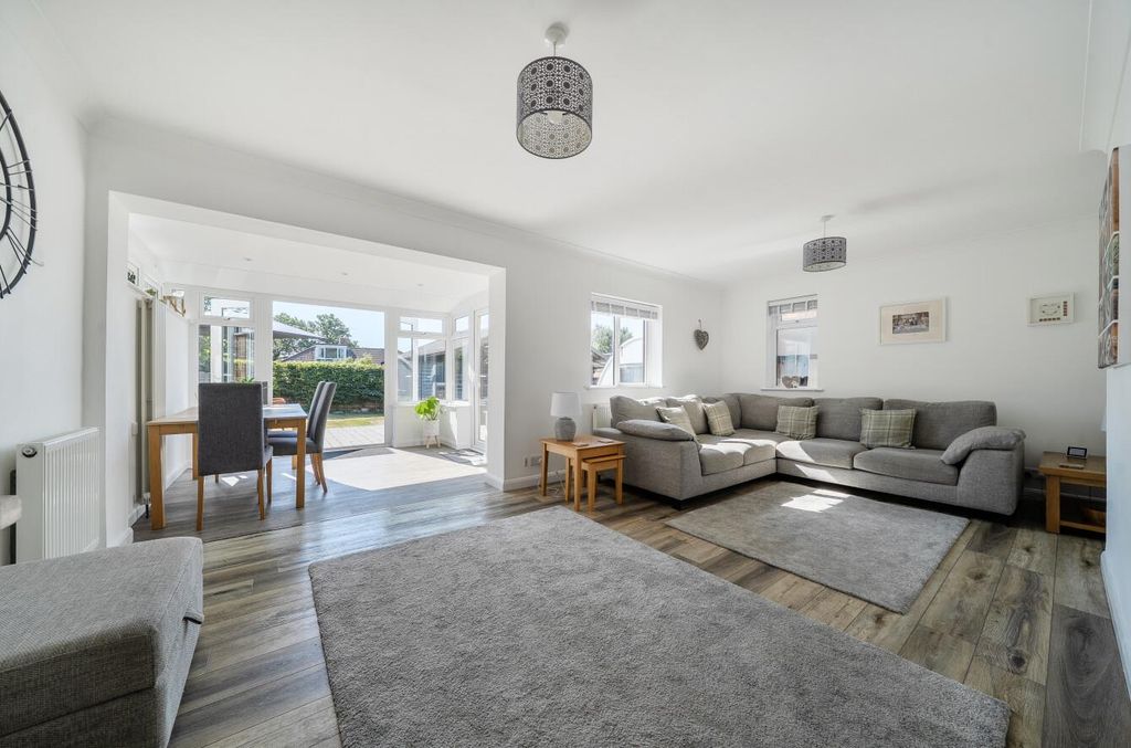 Property photo 2 of 19 Springhill Road 4 (10).Jpg