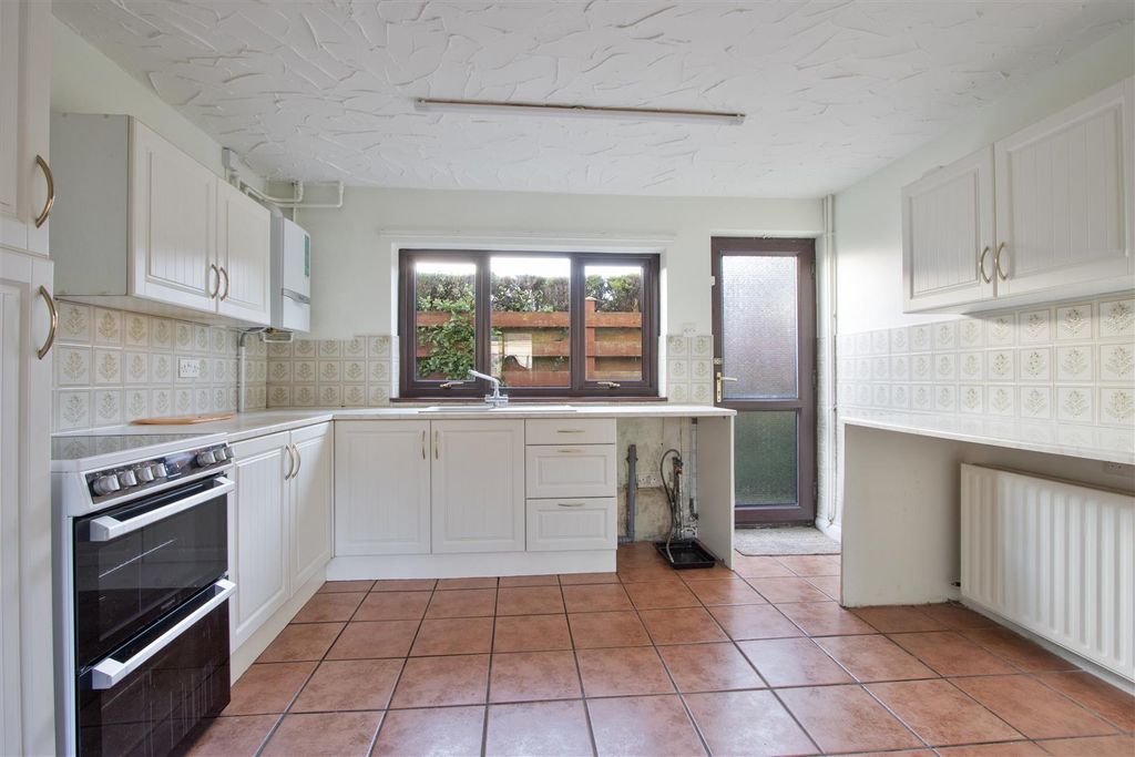 Property photo 3 of 16 Kitchen