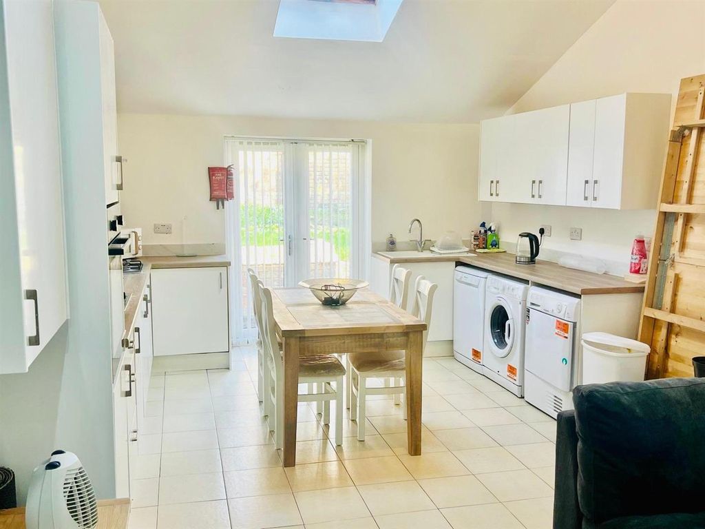 Property photo 2 of 7 Kitchen Example