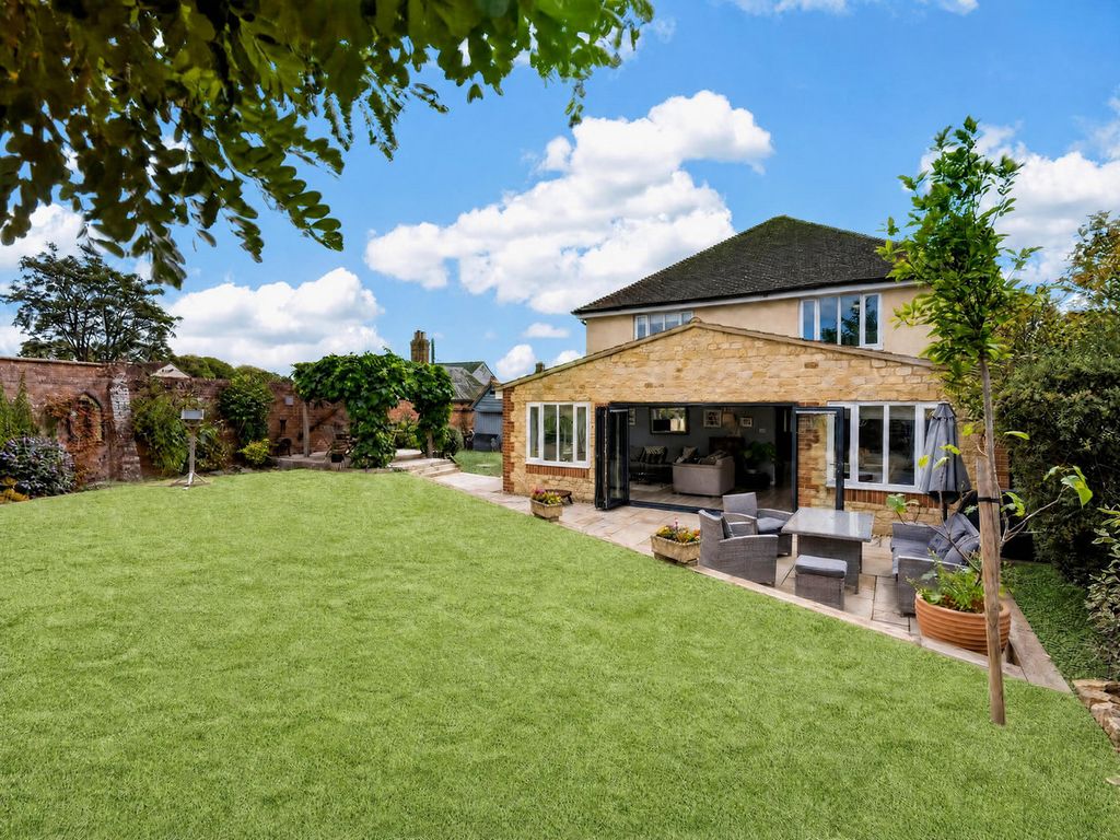 Property photo 2 of 35