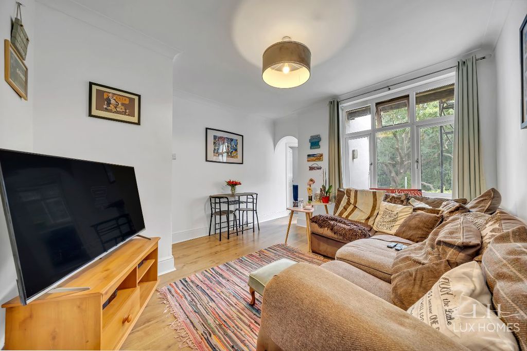Property photo 3 of 14