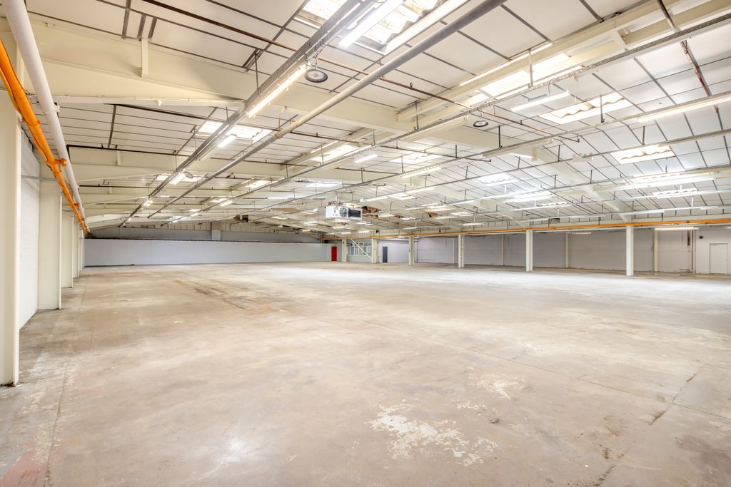 Property photo 3 of 20 8695458-Interior10