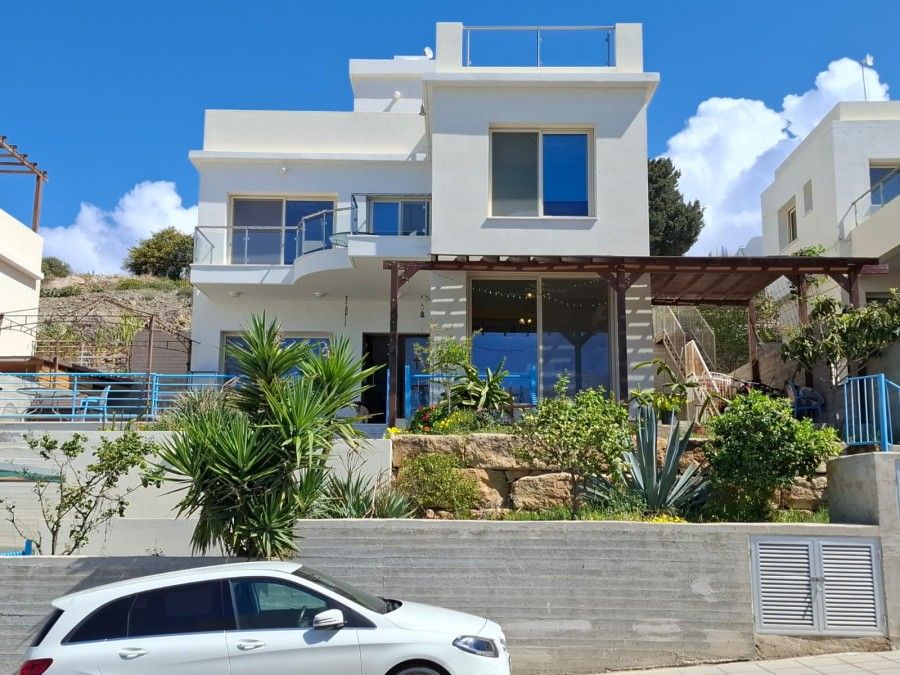 Property photo 1 of 12