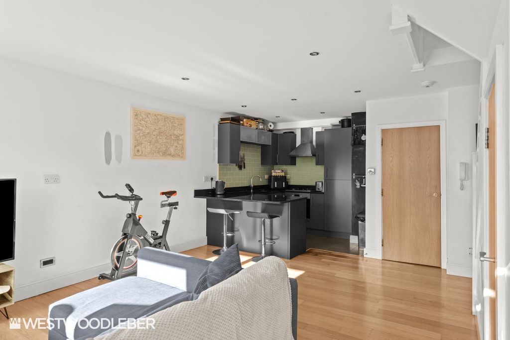Property photo 3 of 15 Isabelcourt_2.Jpg
