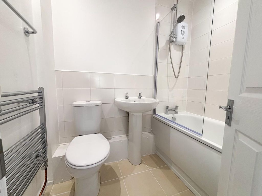 Property photo 3 of 22 Bathroom