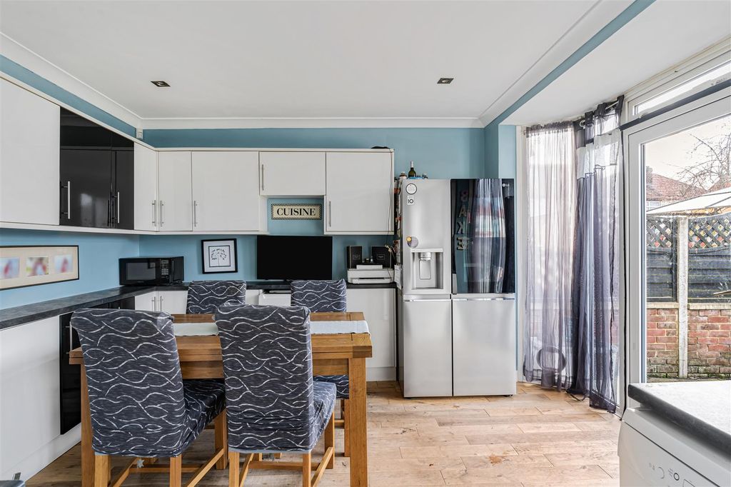 Property photo 3 of 17 10_76307.Jpg