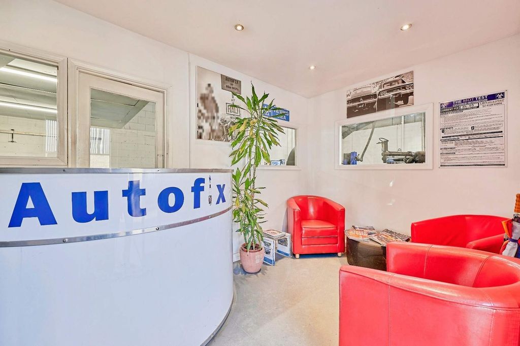 Property photo 2 of 7