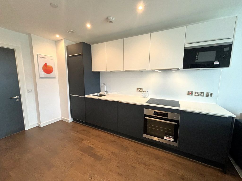 Property photo 3 of 7 Kitchen