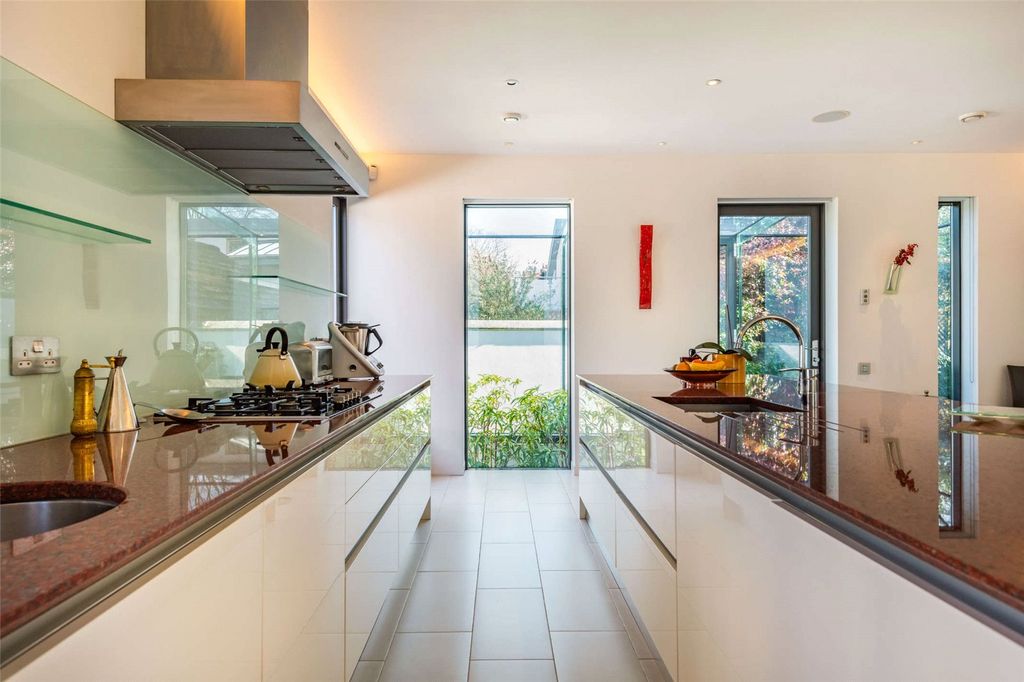 Property photo 2 of 10 Kitchen