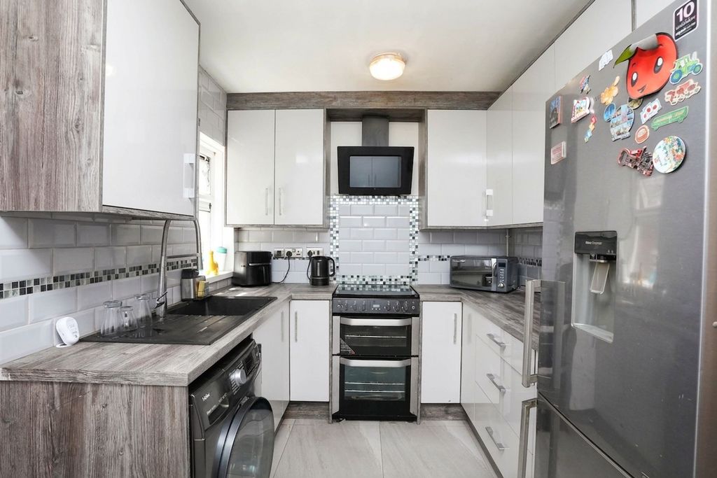 Property photo 3 of 13 Kitchen