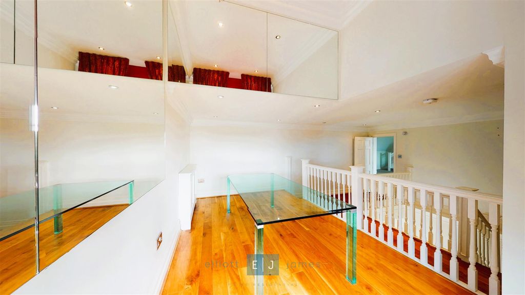 Additional image 4 of 4 bed flat to rentHill Hall, Theydon Mount, Epping CM16