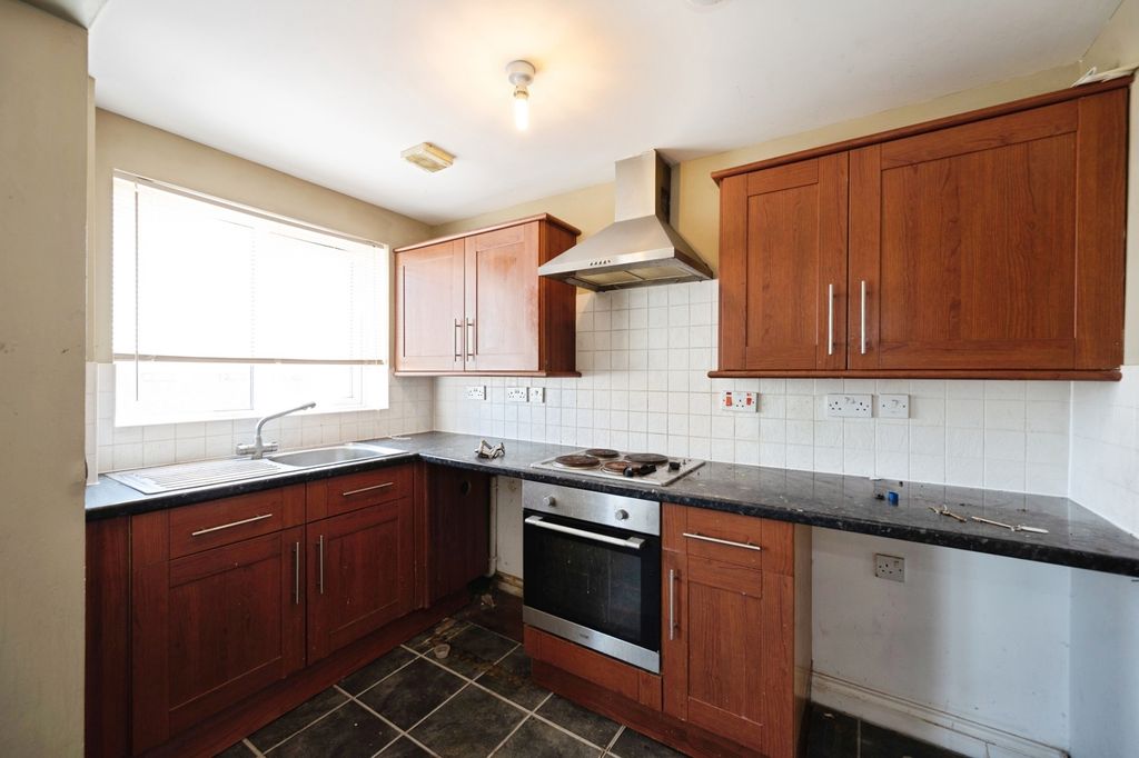 Property photo 3 of 11 Pbox-Img.Jpg