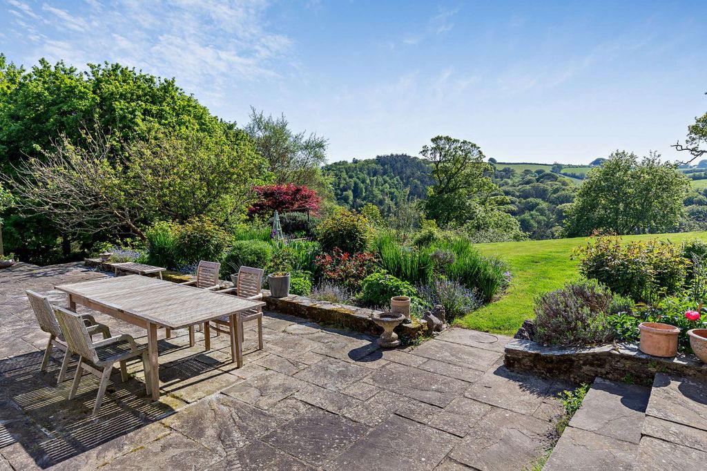 Property photo 2 of 24 Grounds