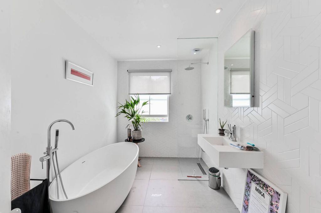 Property photo 1 of 27