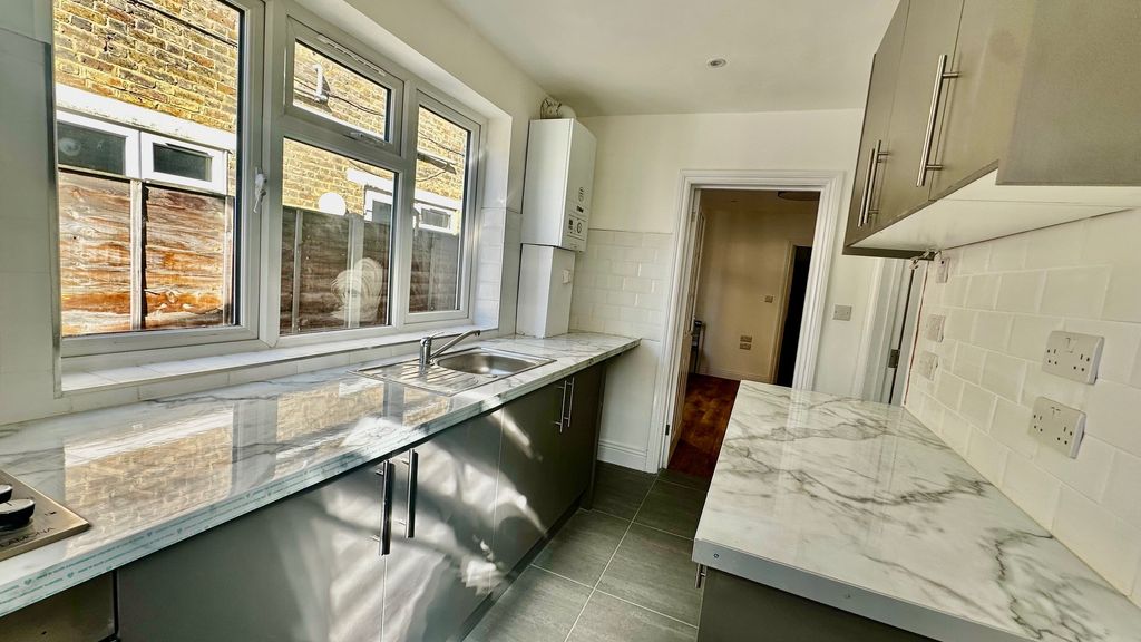 Property photo 3 of 8 Kitchen.