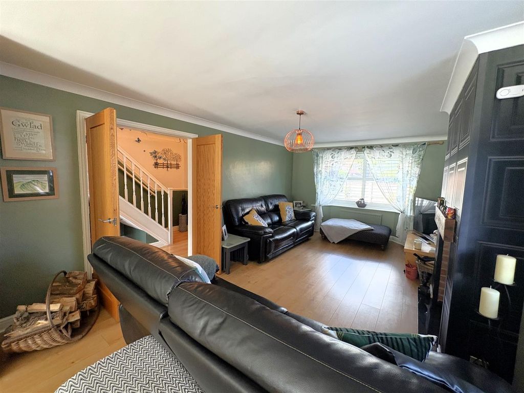 Property photo 2 of 24 Lounge2.Jpg