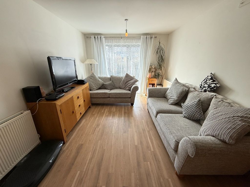 Property photo 2 of 9 4939203