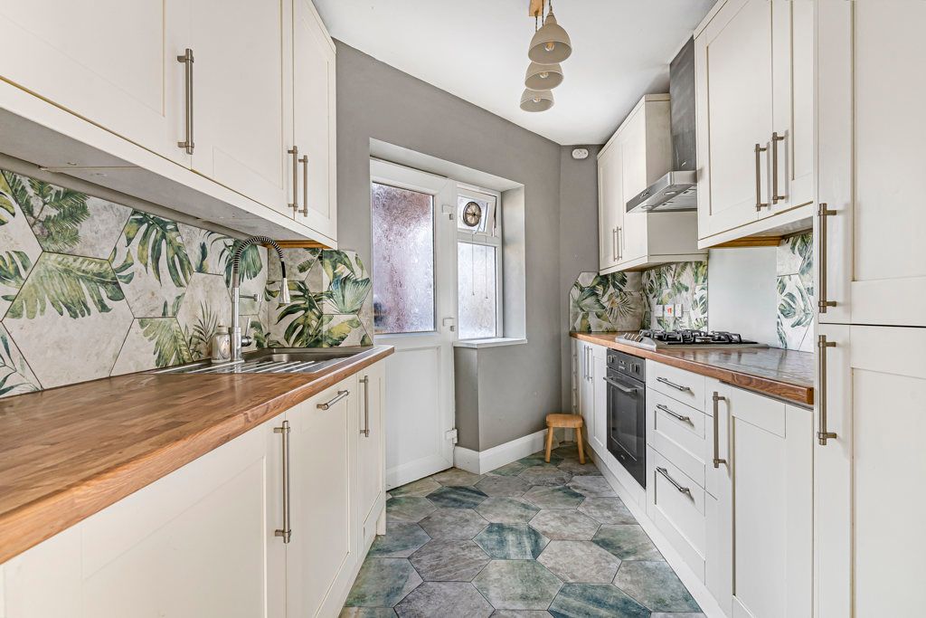 Property photo 3 of 17 Kitchen