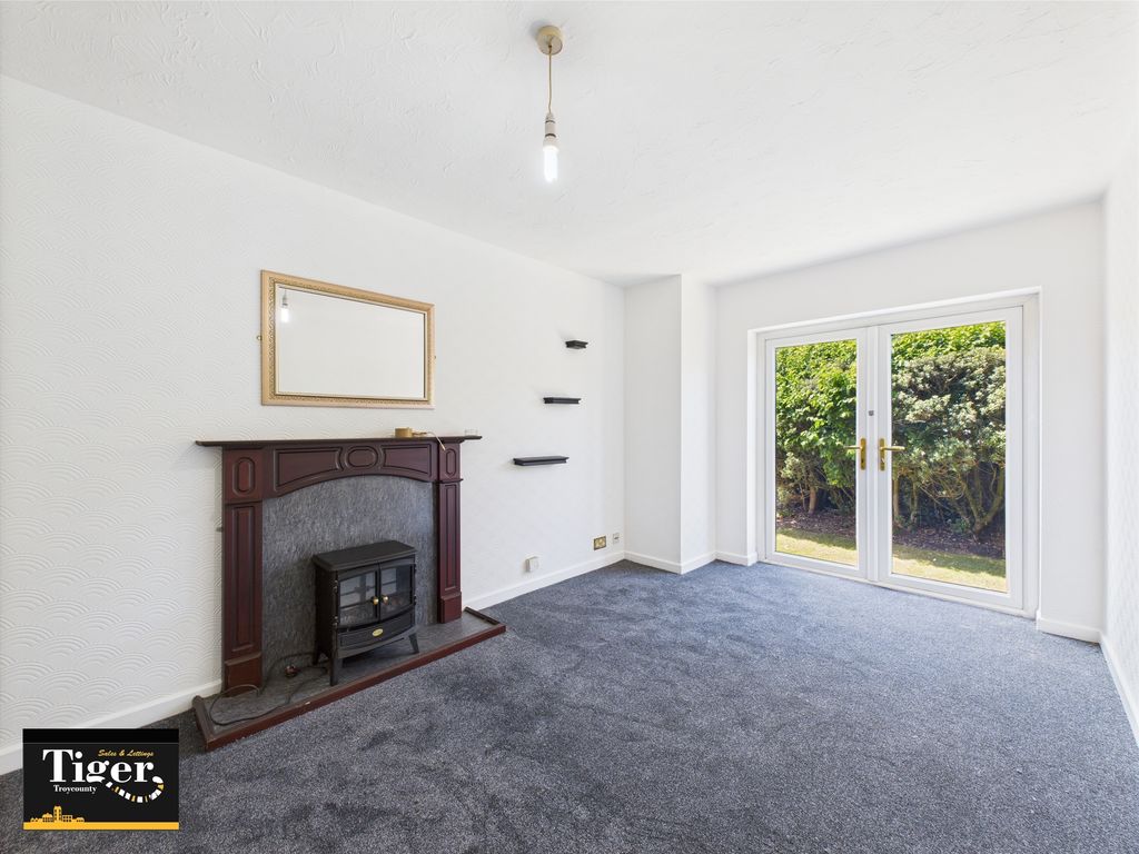 Property photo 3 of 10 Cam03440G0-Pr0323-Still004