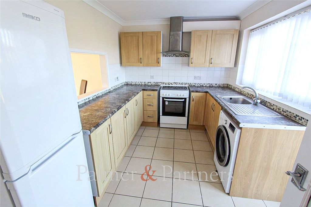 Property photo 2 of 10 Kitchen