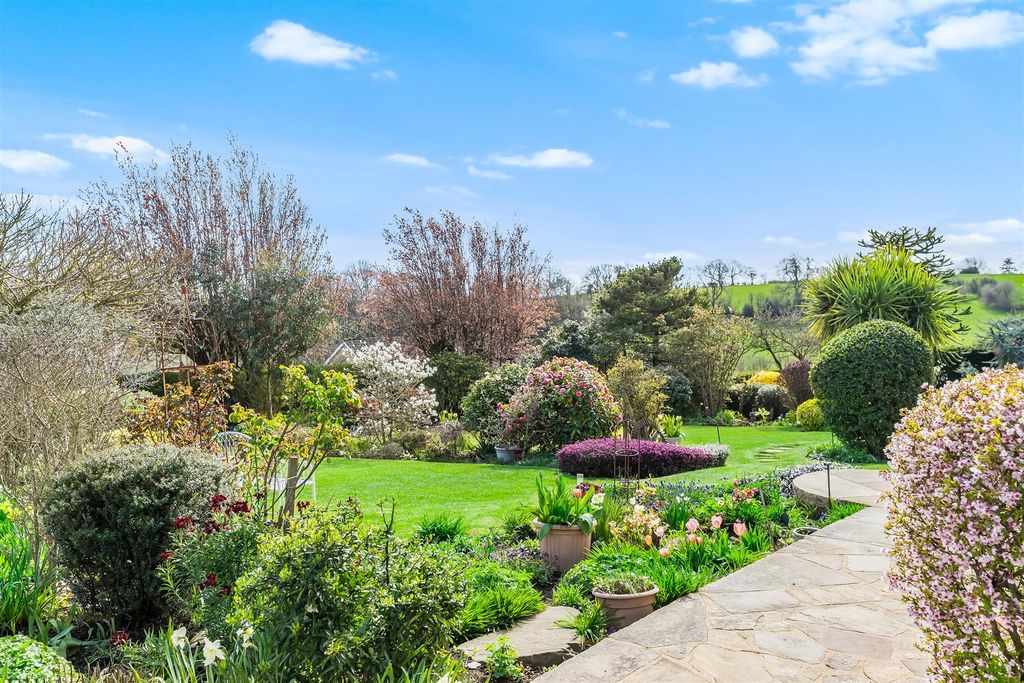 Property photo 2 of 53 Garden