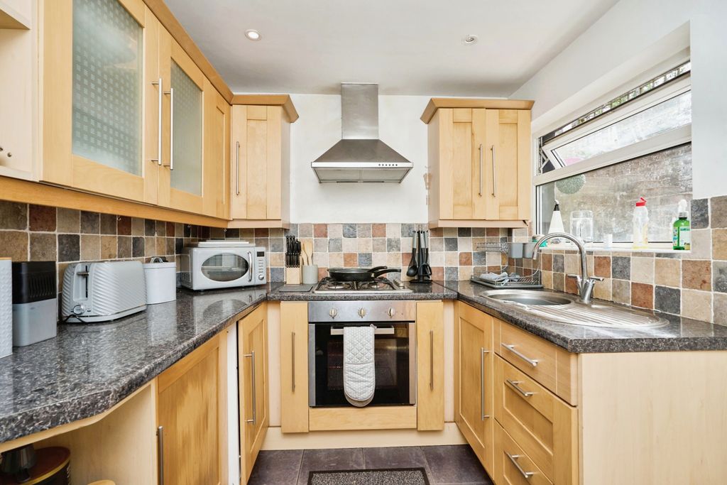 Property photo 2 of 16 Kitchen