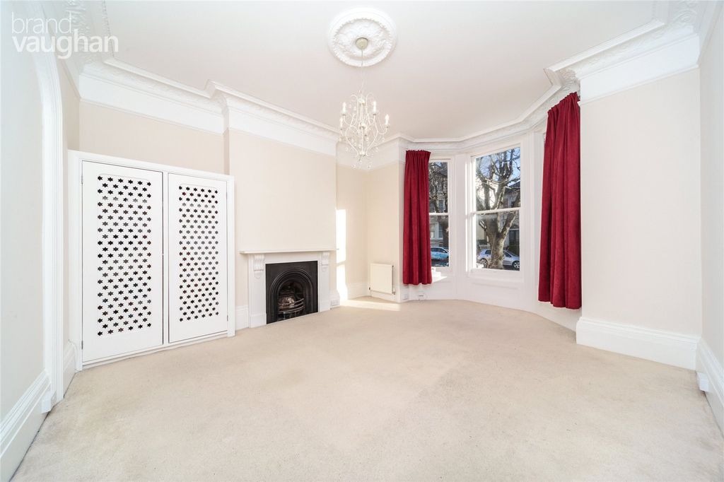 Property photo 2 of 12 Picture No. 16