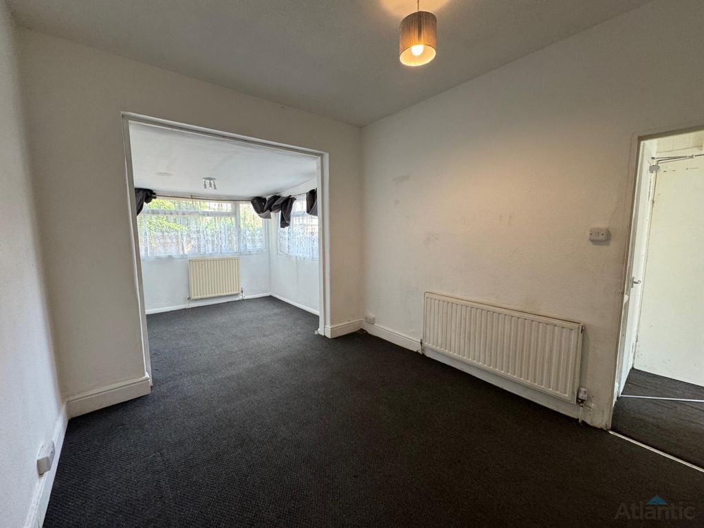 Property photo 2 of 11 Gallery