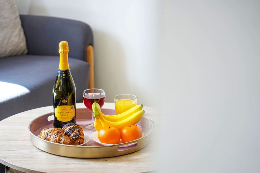 Property photo 1 of 18 Living Room