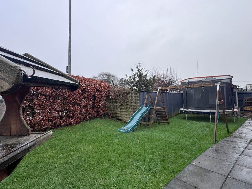 Property photo 2 of 28