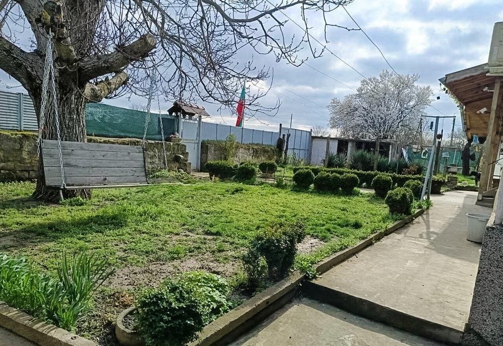 Property photo 2 of 12