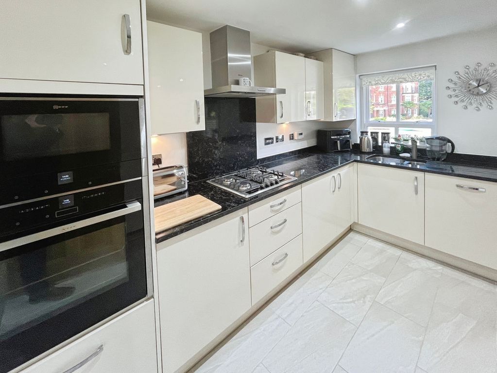 Property photo 3 of 22 Kitchen