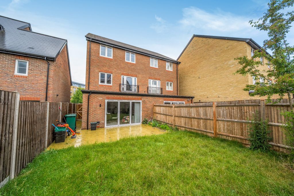 Property photo 2 of 18 1454632-16-6A05c7...