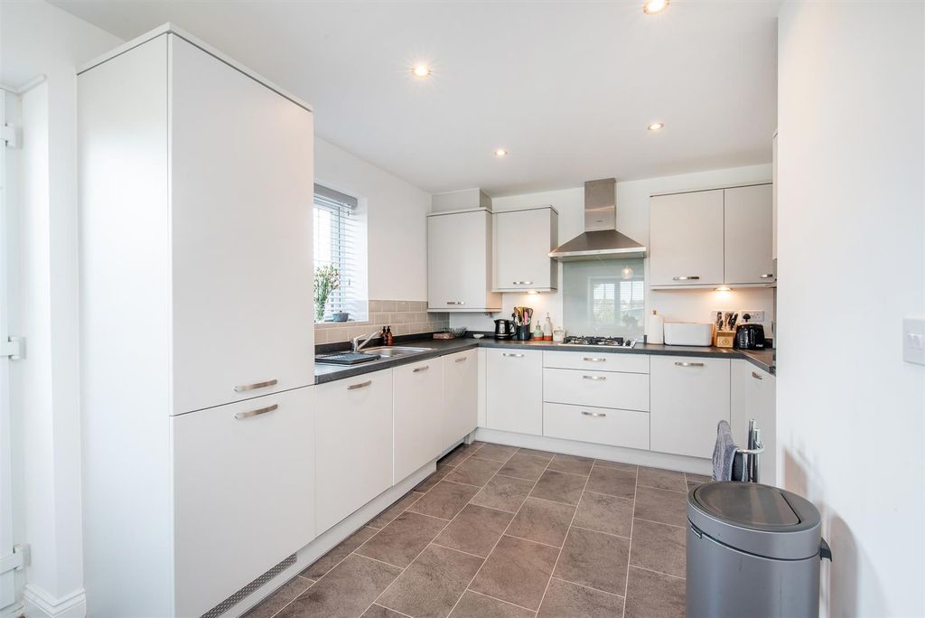 Property photo 3 of 17 Kitchen/Diner