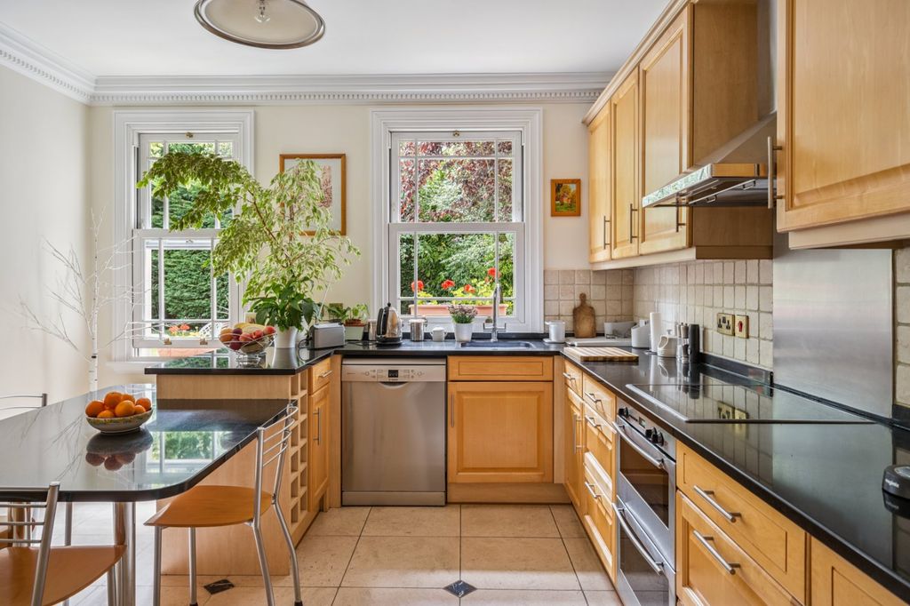Property photo 3 of 23 Kitchen/Breakfast