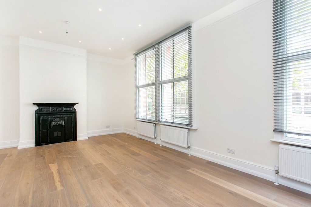 Property photo 2 of 8