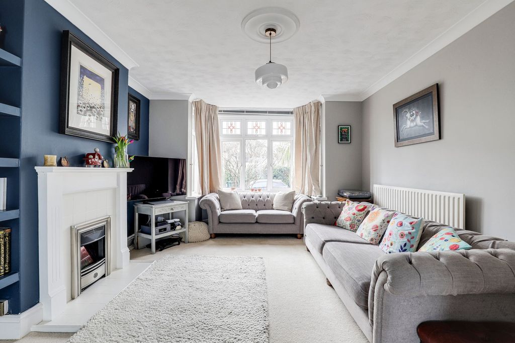 Property photo 2 of 32