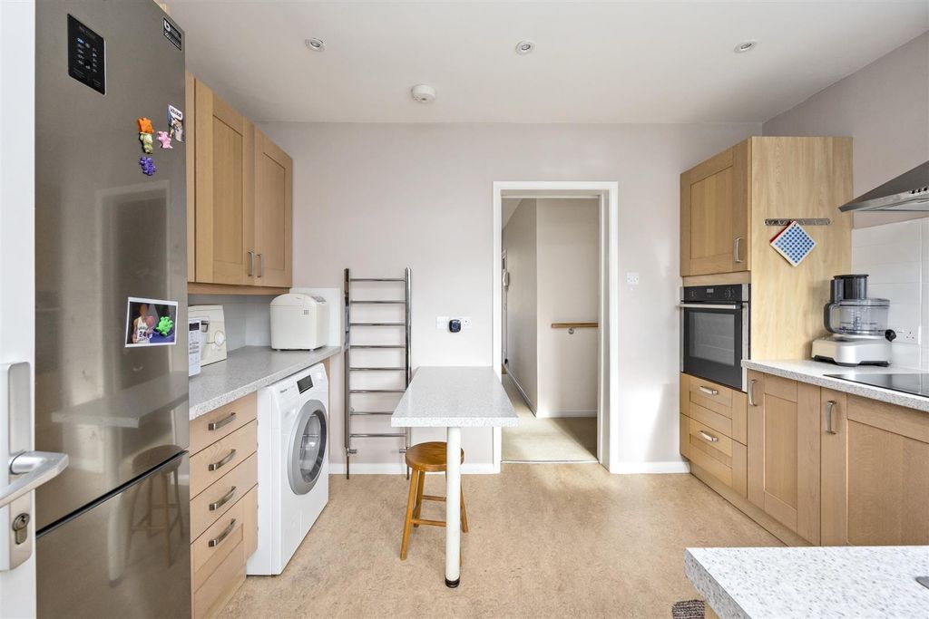 Property photo 2 of 21 Kitchen