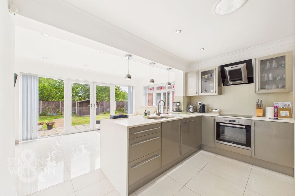 Property photo 2 of 33