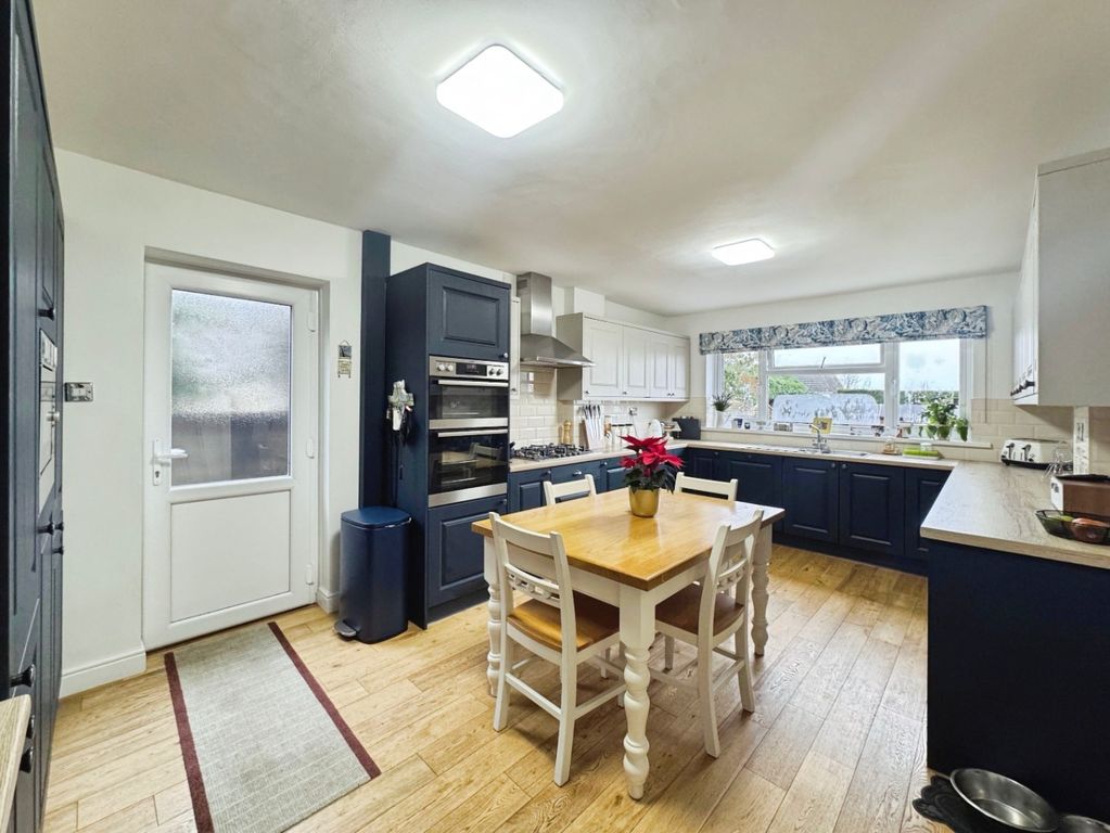 Property photo 2 of 32 1925843