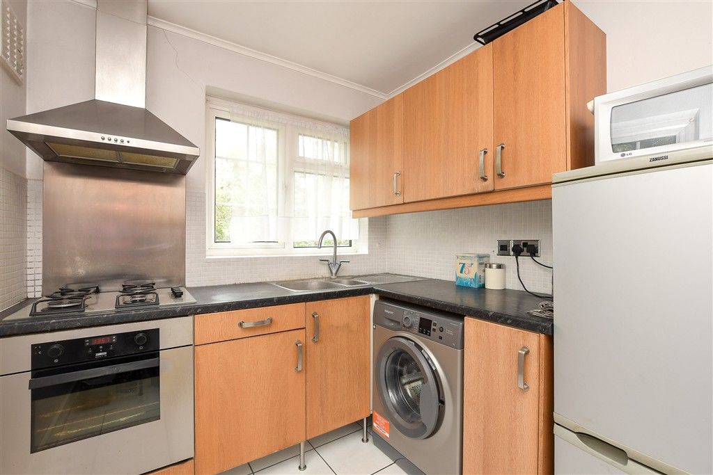 Property photo 2 of 7 Kitchen
