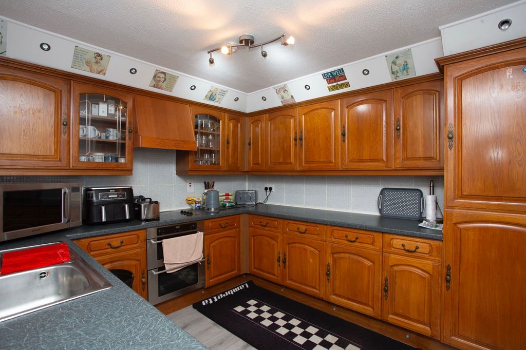 Property photo 1 of 25