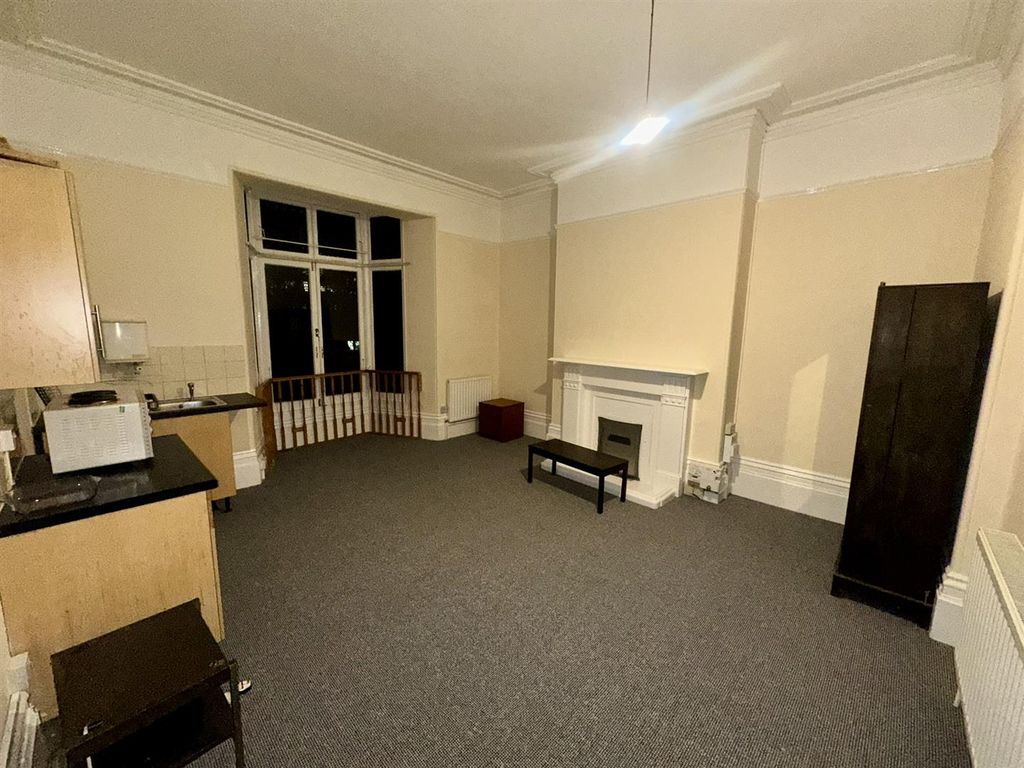 Property photo 2 of 5 Room (1/4)