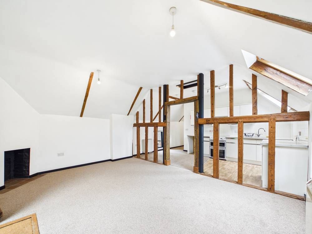 Property photo 2 of 10 Giraffe360-Still001