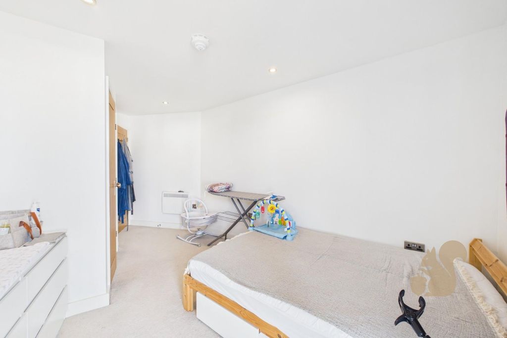 Property photo 3 of 16 Cam01659G0-Pr0861-Still007.Jpg