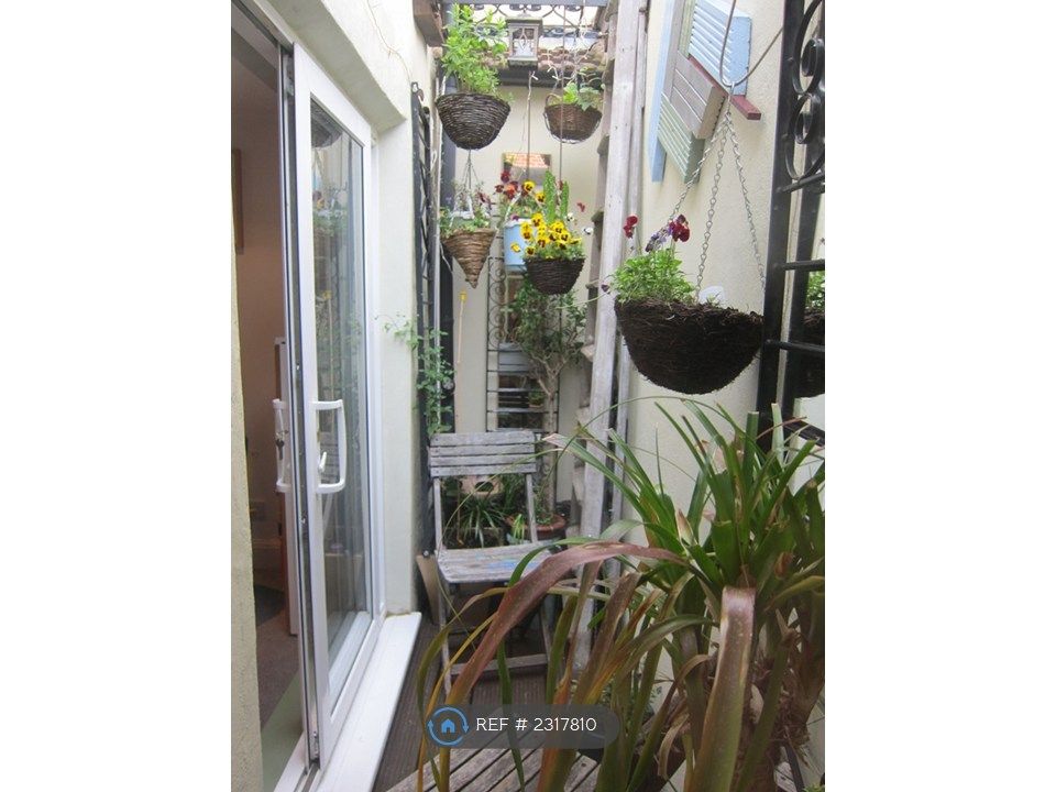 Property photo 1 of 13 Courtyard For 2