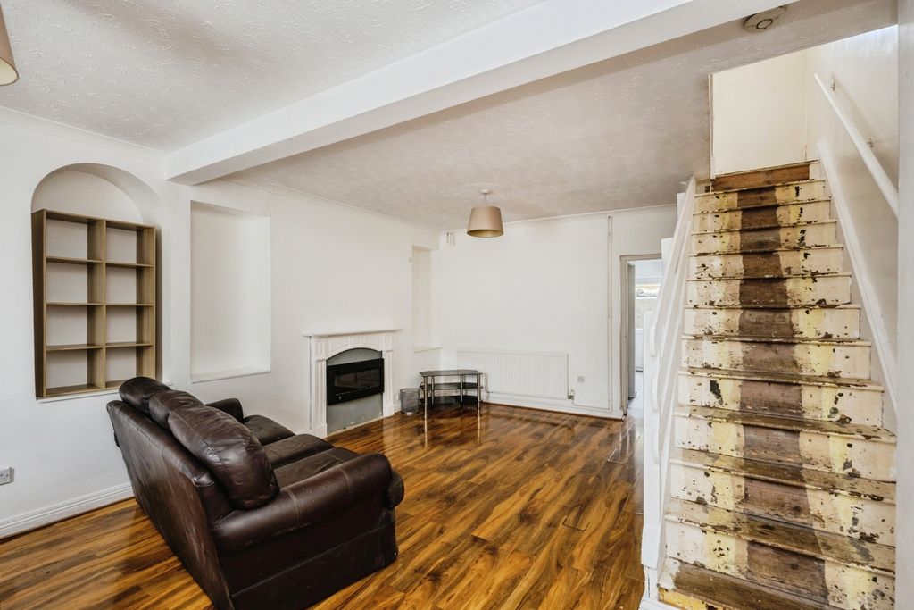 Property photo 3 of 20 Pbox-Img.Jpg