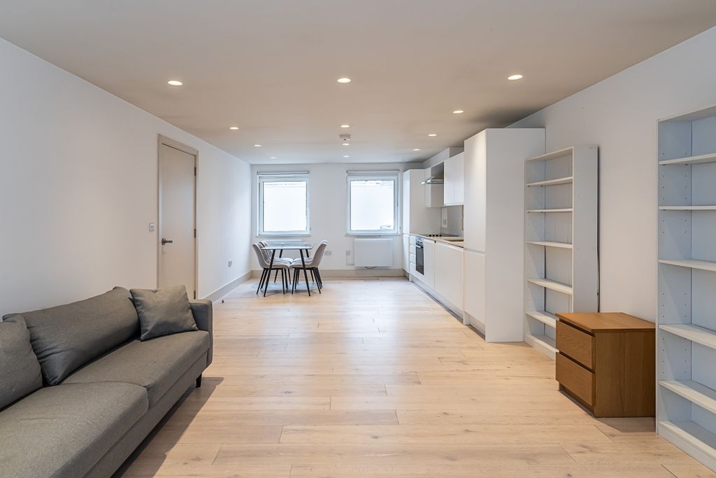 Property photo 2 of 18 Lesley-Court-1